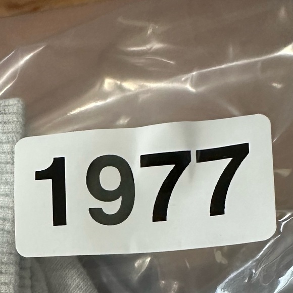 Divided H&M Gray Minimal Crop Sweatshirt Size L #1977 - Picture 6 of 6